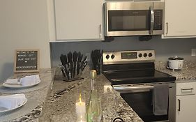 Free Parking! Downtown King Suite Lucas Oil- Conv Center Skywalk#1